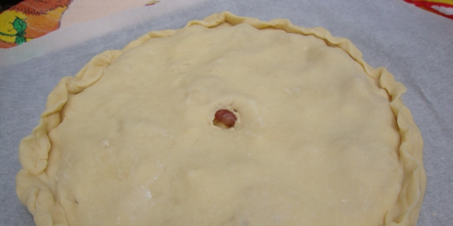 Рецепт Хуплу - дрожжевой пирог со свининой и картофелем